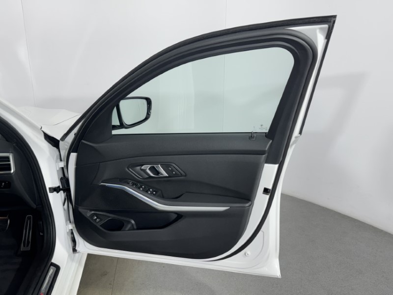 2025 (75) BMW 3 SERIES 320i M Sport 5dr Step Auto 5442157