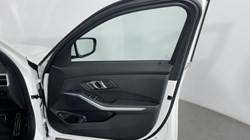 2025 (75) BMW 3 SERIES 320i M Sport 5dr Step Auto 5442157