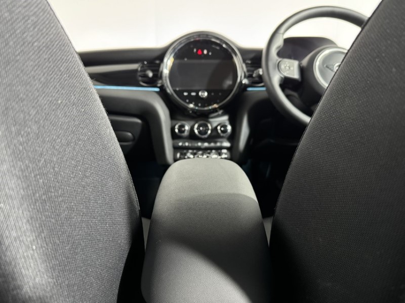 2023 (23) MINI HATCHBACK 1.5 Cooper Classic 3dr Auto 5417374