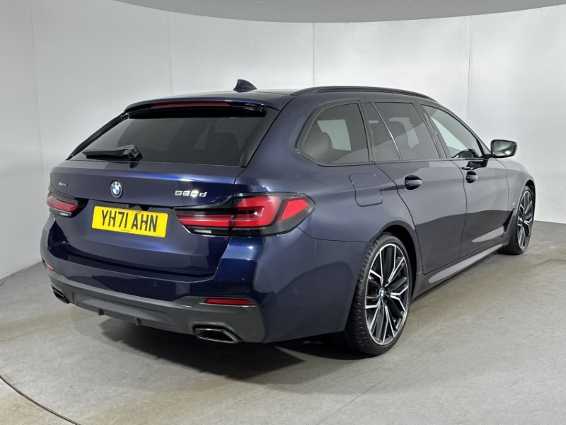 2021 (71) BMW 5 SERIES 520d xDrive MHT M Sport 5dr Step Auto 5473701
