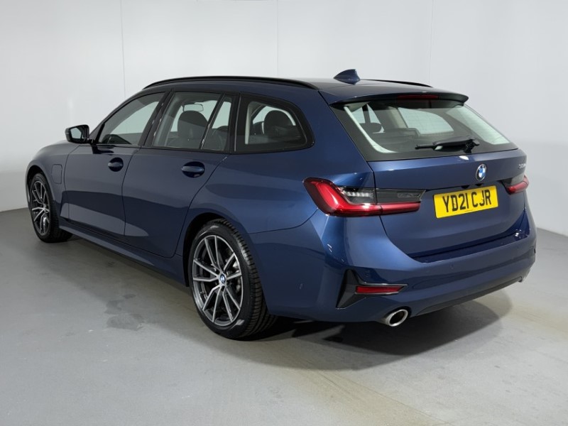 2021 (21) BMW 3 SERIES 330e Sport Pro 5dr Step Auto 5509871
