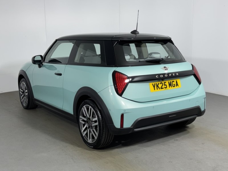 2025 (25) MINI COOPER 1.5 C Classic 3dr Auto 5483549