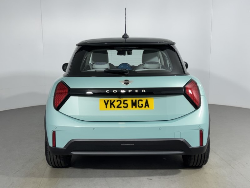 2025 (25) MINI COOPER 1.5 C Classic 3dr Auto 5483548