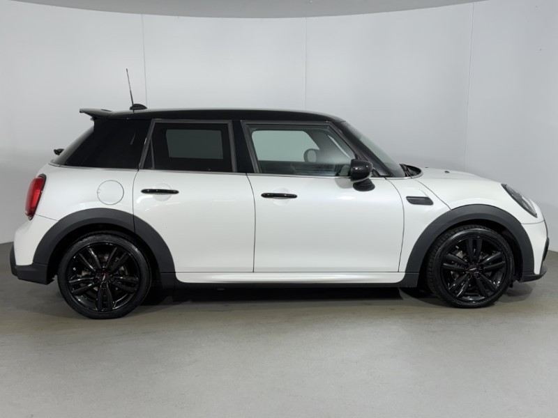 2023 (23) MINI HATCHBACK 1.5 Cooper Sport Premium 5dr Auto 5495971