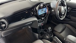 2023 (23) MINI HATCHBACK 1.5 Cooper Sport Premium 5dr Auto 5555353
