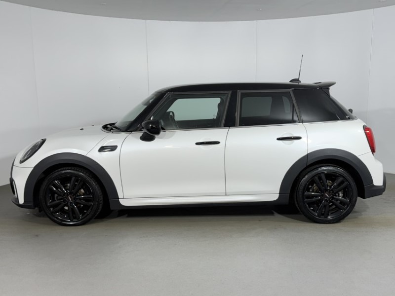 2023 (23) MINI HATCHBACK 1.5 Cooper Sport Premium 5dr Auto 5495968