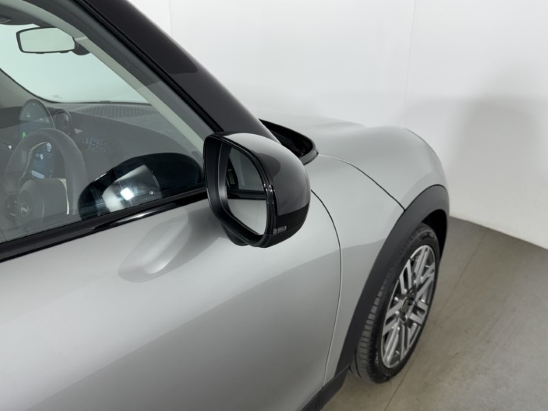 2025 (75) MINI COOPER 1.5 C Classic 3dr Auto 5479246