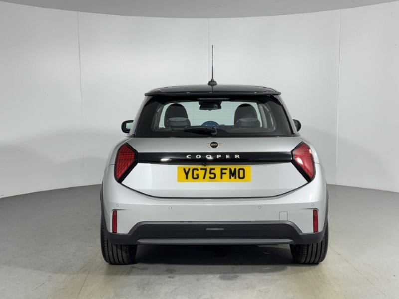 2025 (75) MINI COOPER 1.5 C Classic 3dr Auto 5479248
