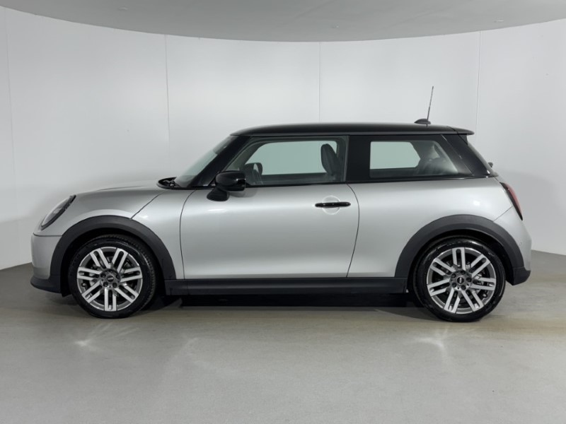 2025 (75) MINI COOPER 1.5 C Classic 3dr Auto 5479255