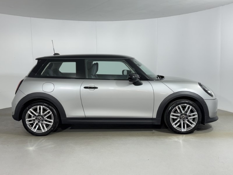 2025 (75) MINI COOPER 1.5 C Classic 3dr Auto 5479259