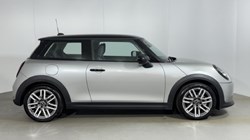 2025 (75) MINI COOPER 1.5 C Classic 3dr Auto 5479259