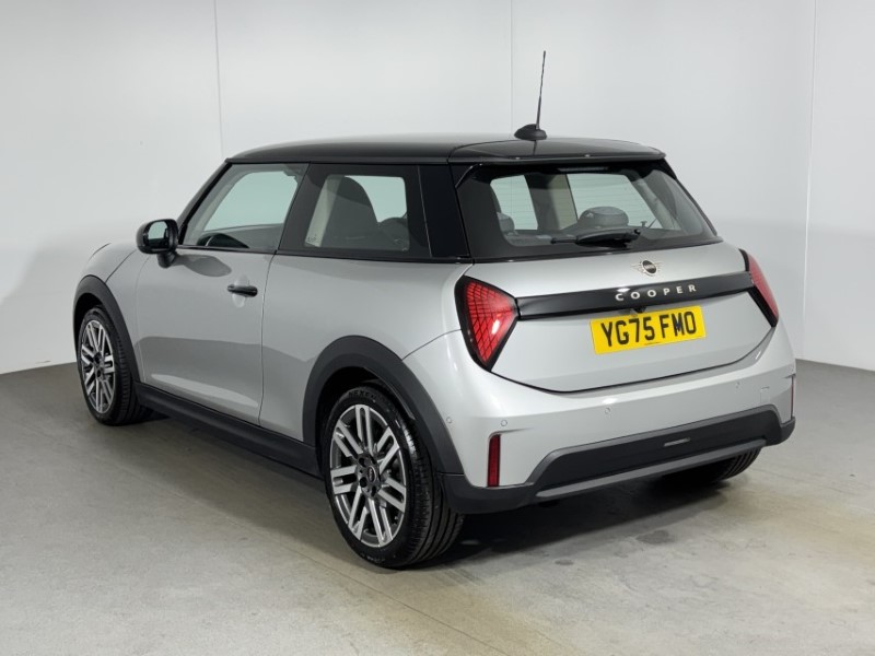 2025 (75) MINI COOPER 1.5 C Classic 3dr Auto 5479262