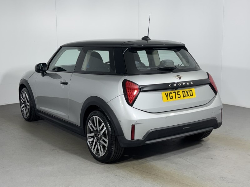 2025 (75) MINI COOPER 1.5 C Classic 3dr Auto 5501426