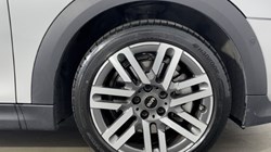 2025 (75) MINI COOPER 1.5 C Classic 3dr Auto 5501417
