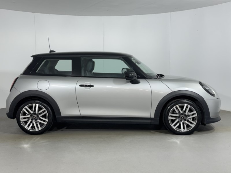 2025 (75) MINI COOPER 1.5 C Classic 3dr Auto 5501430