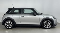 2025 (75) MINI COOPER 1.5 C Classic 3dr Auto 5501430