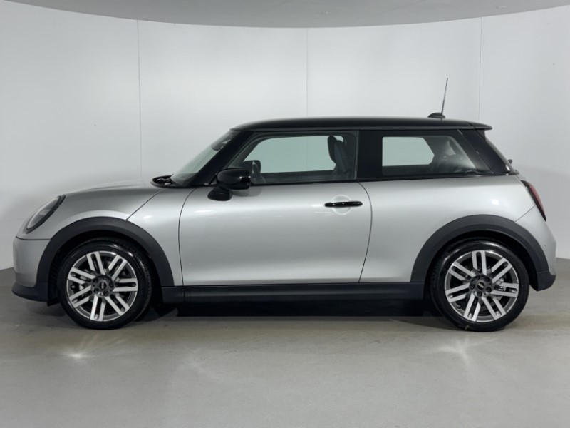 2025 (75) MINI COOPER 1.5 C Classic 3dr Auto 5501427