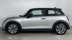 2025 (75) MINI COOPER 1.5 C Classic 3dr Auto 5501427
