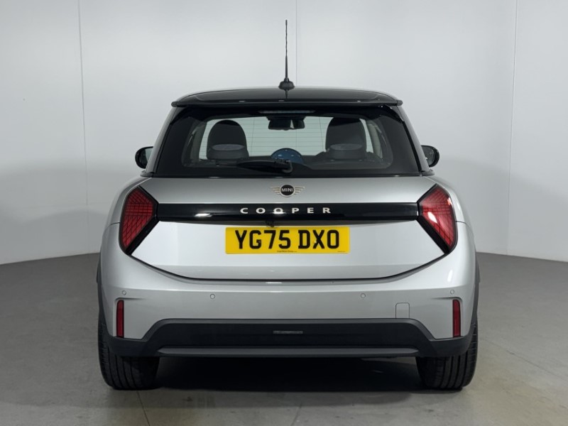 2025 (75) MINI COOPER 1.5 C Classic 3dr Auto 5501425