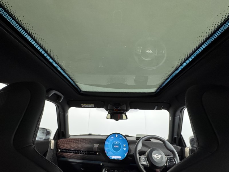 2024 (74) MINI COOPER 160kW SE Sport 54kWh 3dr Auto 5537090