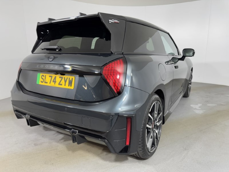 2024 (74) MINI COOPER 160kW SE Sport 54kWh 3dr Auto 5537078