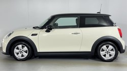 2022 (72) MINI HATCHBACK 1.5 Cooper Classic 3dr Auto 5544965