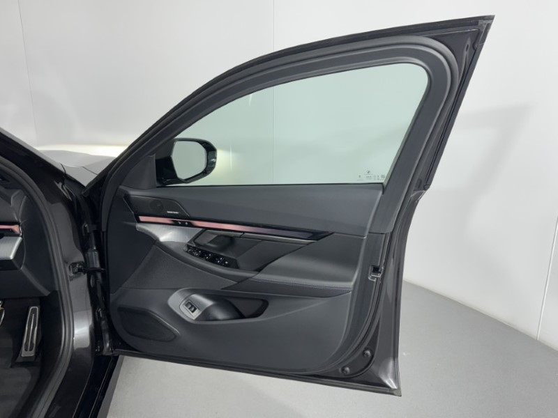 2025 (75) BMW I5 250kW eDrive40 M Sport Pro 84kWh 4dr Auto 5584038