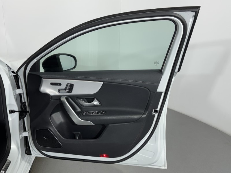 2020 (70) MERCEDES-BENZ A CLASS A35 4Matic Premium Plus 5dr Auto 5622210