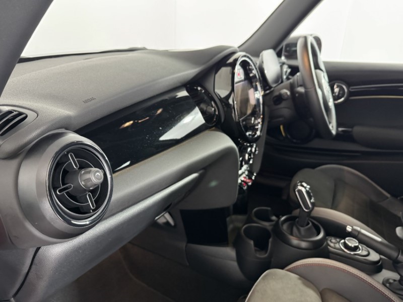 2023 (23) MINI HATCHBACK 1.5 Cooper Sport 3dr Auto 5577309
