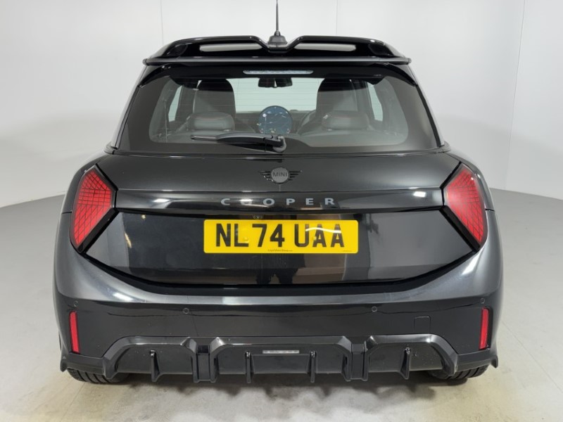 2024 (74) MINI COOPER 1.5 C Sport 3dr Auto 5580708