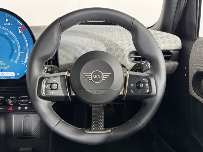 2025 (25) MINI COOPER 1.5 C Exclusive 5dr Auto 5609900