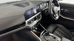 2019 (19) BMW 3 SERIES 320i Sport 4dr Step Auto 5608173