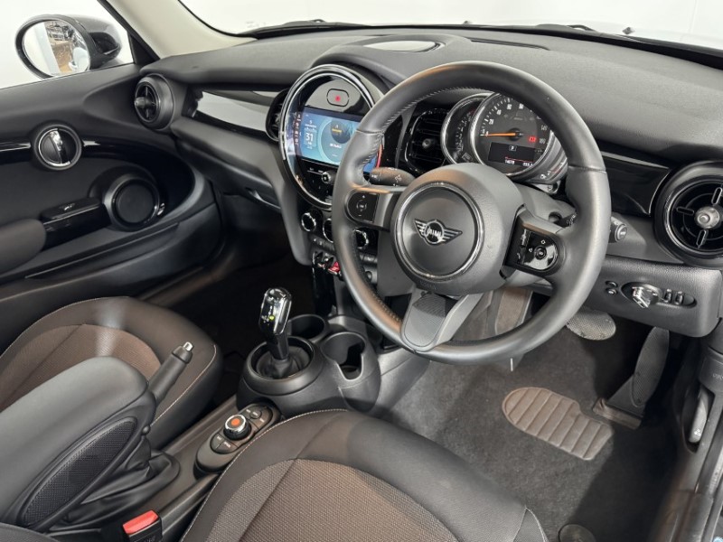 2021 (21) MINI HATCHBACK 1.5 Cooper Classic 3dr Auto 5669107