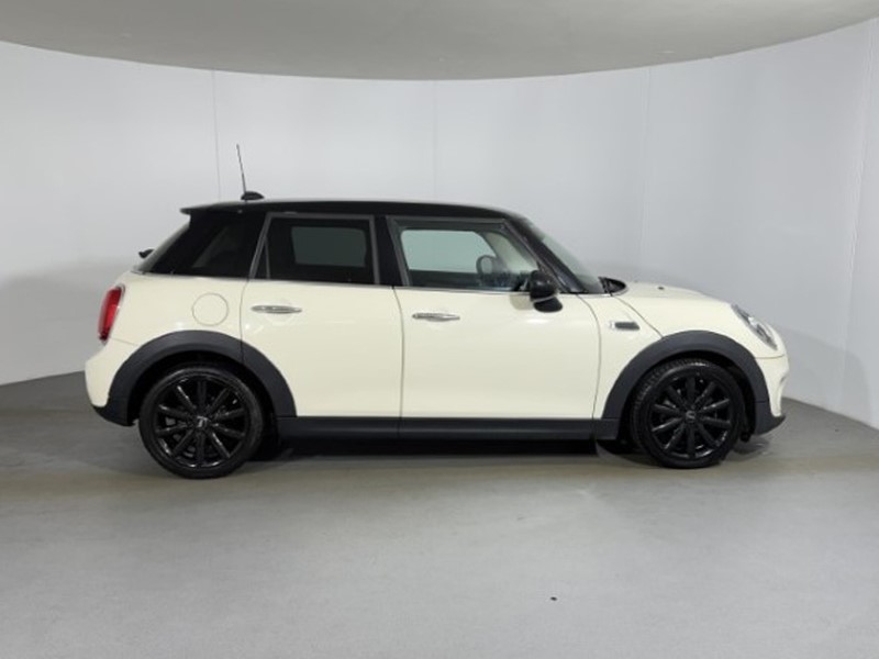 2018 (68) MINI HATCHBACK 1.5 Cooper II 5dr 5674375