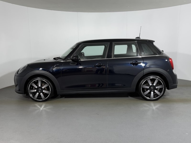 2023 (73) MINI HATCHBACK 1.5 Cooper Exclusive Premium 5dr Auto 5660662