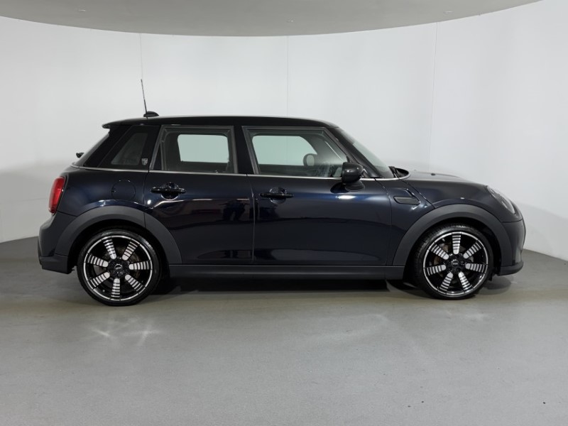 2023 (73) MINI HATCHBACK 1.5 Cooper Exclusive Premium 5dr Auto 5660667