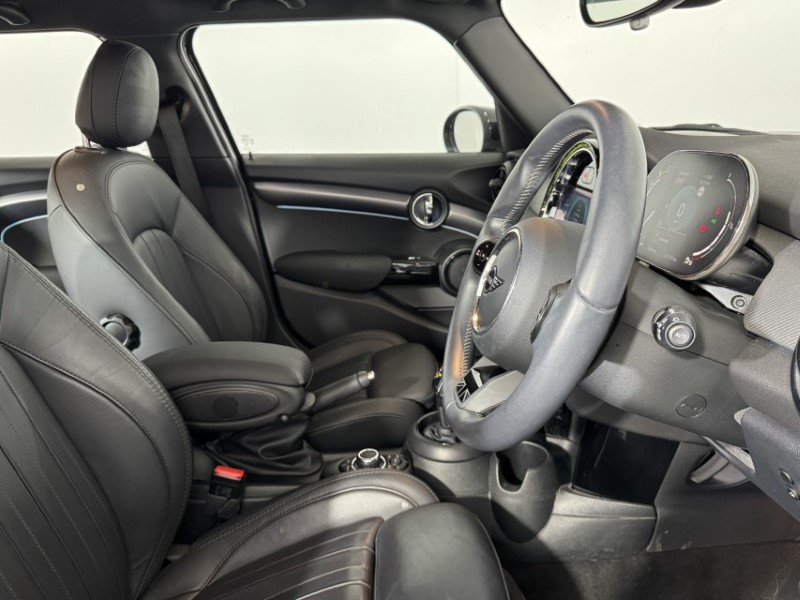 2023 (73) MINI HATCHBACK 1.5 Cooper Exclusive Premium 5dr Auto 5660637