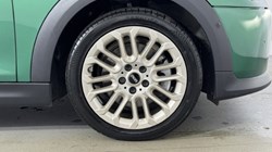 2024 (74) MINI COOPER 1.5 C Exclusive 3dr Auto 5685088