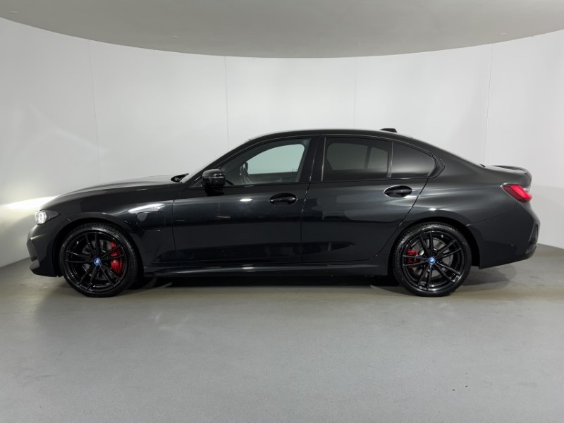 2024 (74) BMW 3 SERIES 330e 22.3 kWh M Sport 4dr Step Auto [Pro Pack] 5660877