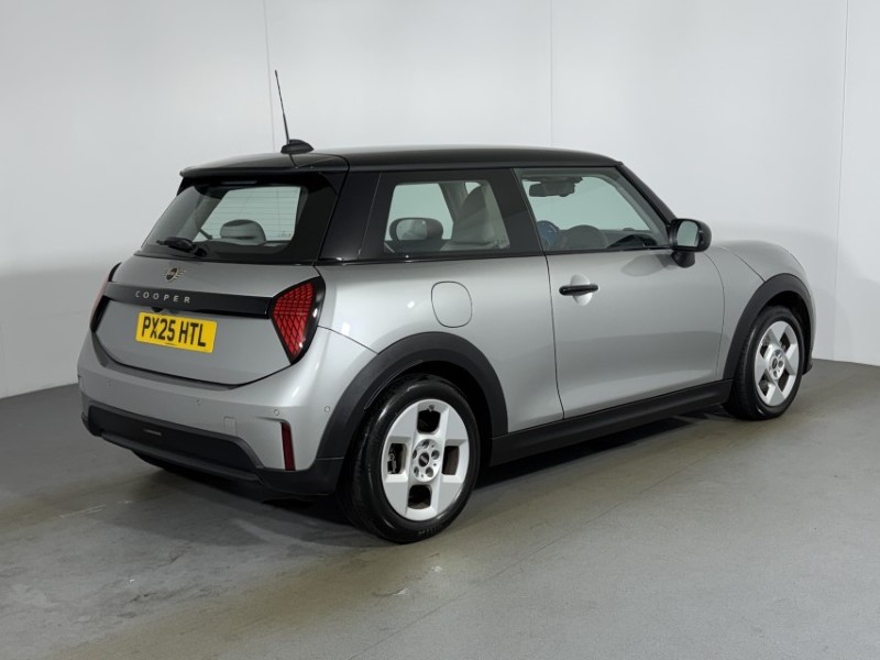 2025 (25) MINI COOPER 1.5 C Classic 3dr Auto 5681344