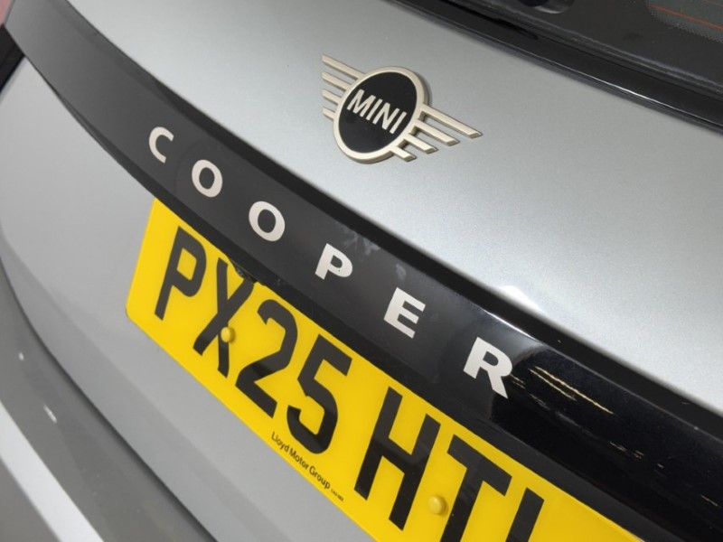 2025 (25) MINI COOPER 1.5 C Classic 3dr Auto 5681333
