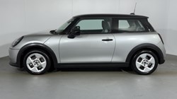 2025 (25) MINI COOPER 1.5 C Classic 3dr Auto 5681349