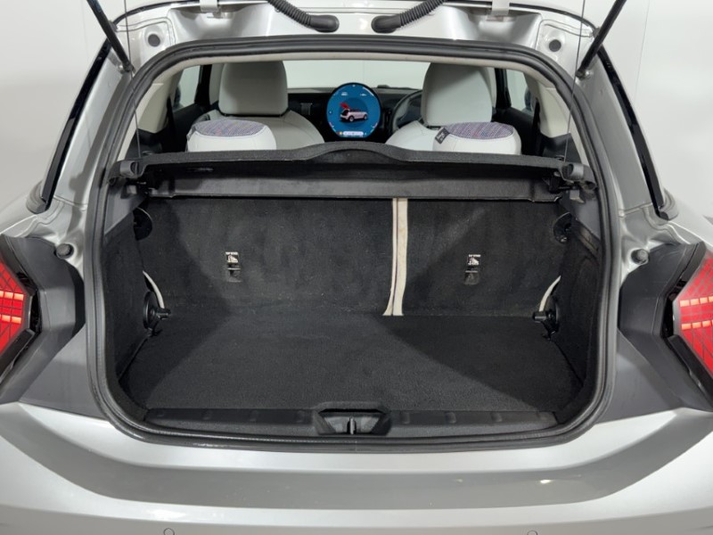 2025 (25) MINI COOPER 1.5 C Classic 3dr Auto 5681336