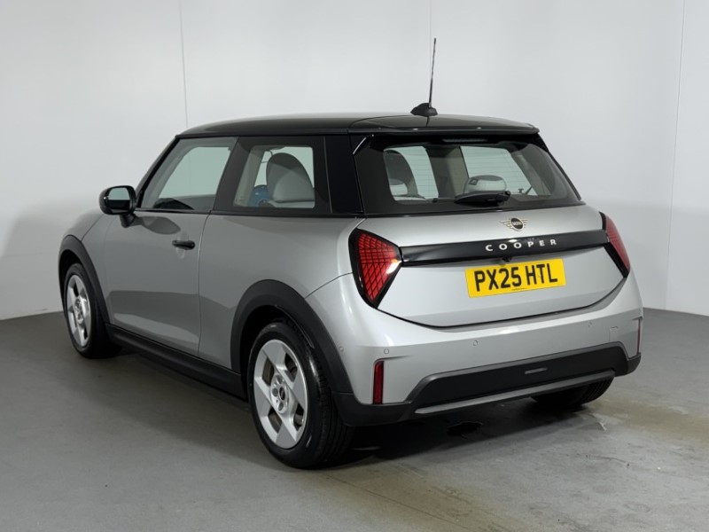 2025 (25) MINI COOPER 1.5 C Classic 3dr Auto 5681350