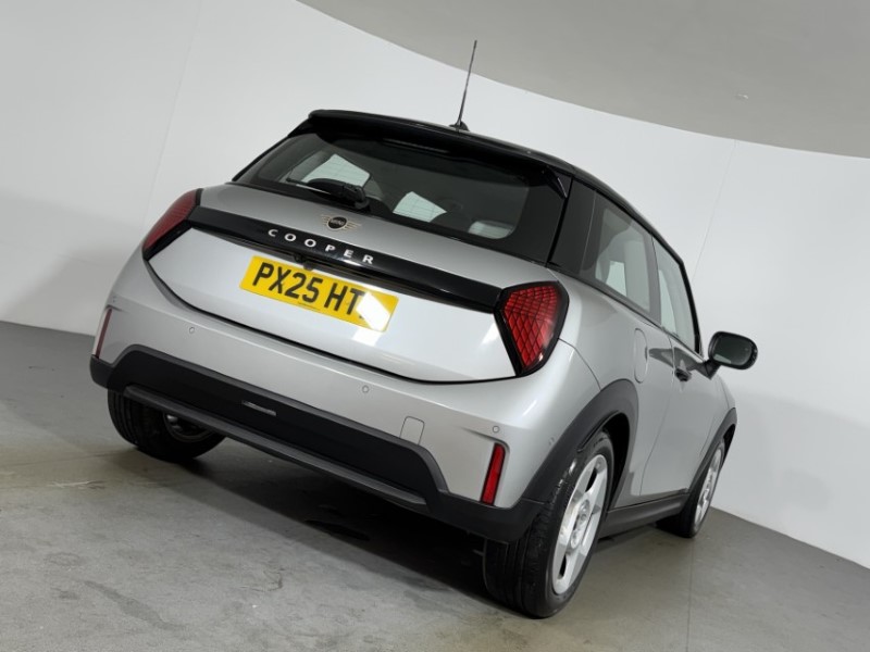 2025 (25) MINI COOPER 1.5 C Classic 3dr Auto 5681332