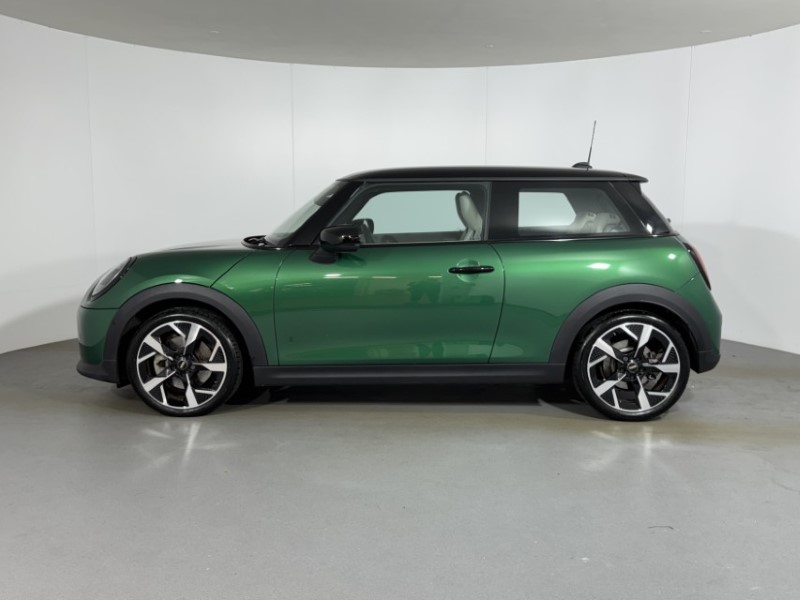 2024 (74) MINI COOPER 1.5 C Exclusive 3dr Auto 5697199