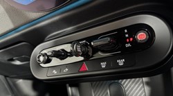 2024 (74) MINI COOPER 1.5 C Exclusive 3dr Auto 5697153