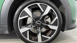 2024 (74) MINI COOPER 1.5 C Exclusive 3dr Auto 5697161