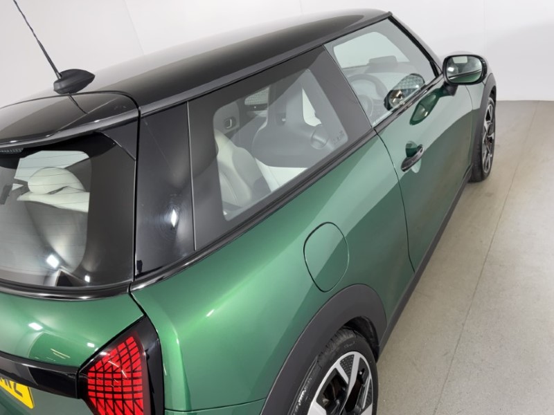 2024 (74) MINI COOPER 1.5 C Exclusive 3dr Auto 5697163