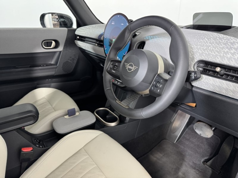 2024 (74) MINI COOPER 1.5 C Exclusive 3dr Auto 5697158